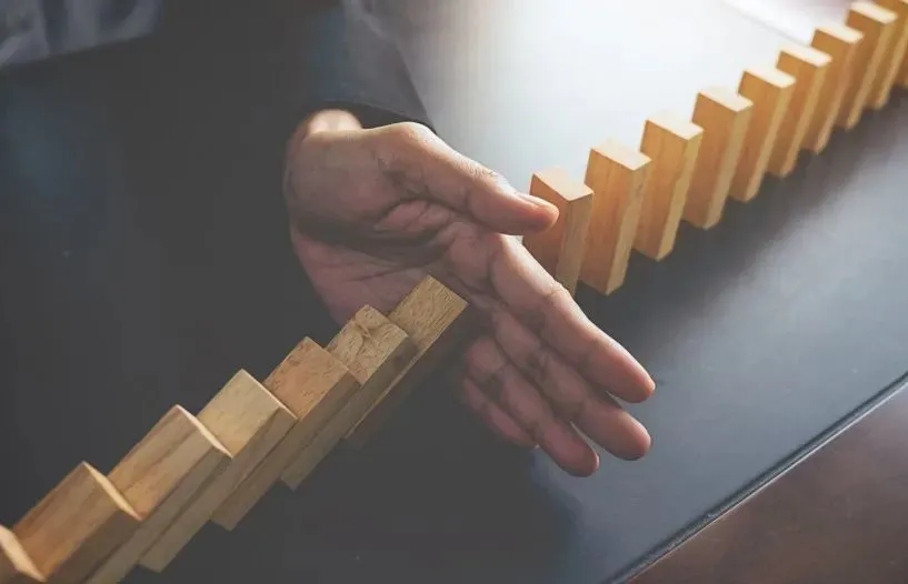 馮典的核心權(quán)力,在于他能夠制定電商服務(wù)商的獎勵政策,并掌握著審批服務(wù)商入駐的權(quán)限