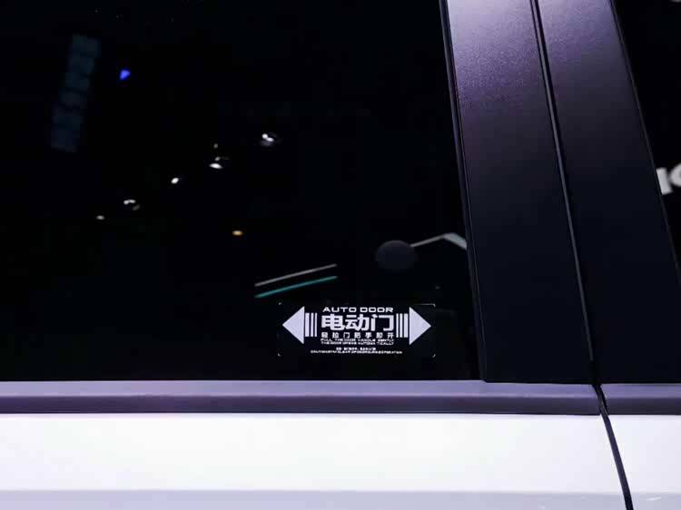 三種動力系統(tǒng)可選,配備側(cè)滑門,五菱星光730正式亮相