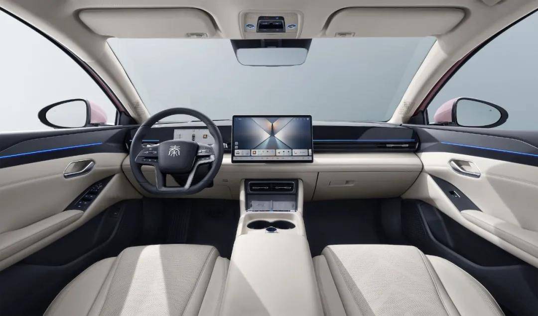 秦L EV云輦型:12.98萬(wàn)拿下夢(mèng)幻新色和爆胎穩(wěn)行