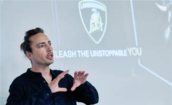 小米真的挖來了保時(shí)捷Taycan設(shè)計(jì)師 小米真把保時(shí)捷Taycan設(shè)計(jì)師挖來了