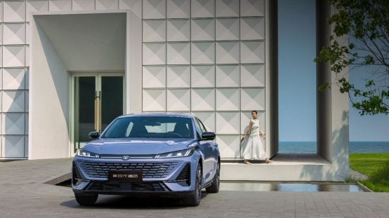 長安第四代逸動上市，搭載天樞智能座艙+新藍鯨動力，7.29萬元起！