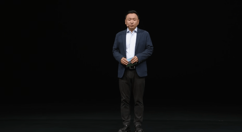 華為系首款旅行車30.98萬開賣!余承東朝百萬銷量發起沖鋒,北汽董事長現場表決心