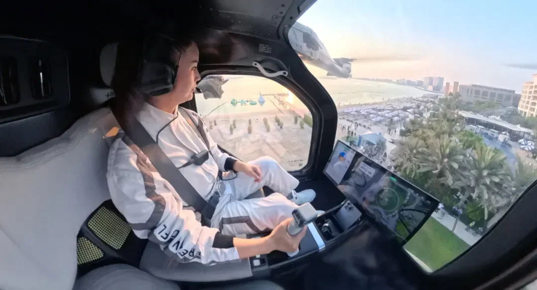 小鵬匯天分體式飛行汽車”陸地航母”中東首秀,自動分離結合 小鵬匯天分體式飛行汽車"陸地航母"中東首秀,自動分離結合