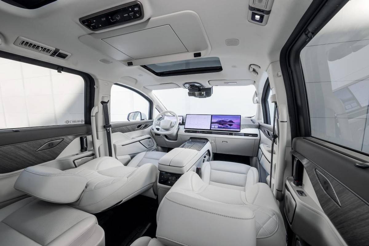 標配激光雷達+四驅系統 售價28.58萬魏牌高山7硬剛MPV市場